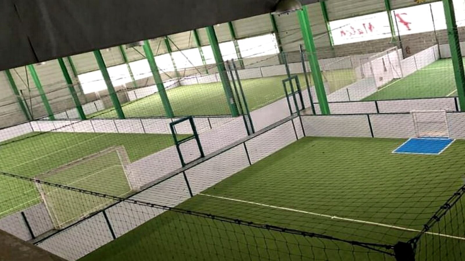 Terrain de football futsal couvert à 7&Match Mondragon 84430